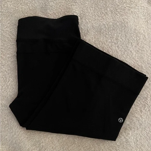 ❌SOLD❌ 🖤LULULEMON Clam Digger wide legged capri pants | SIZE 6 - Picture 1 of 13
